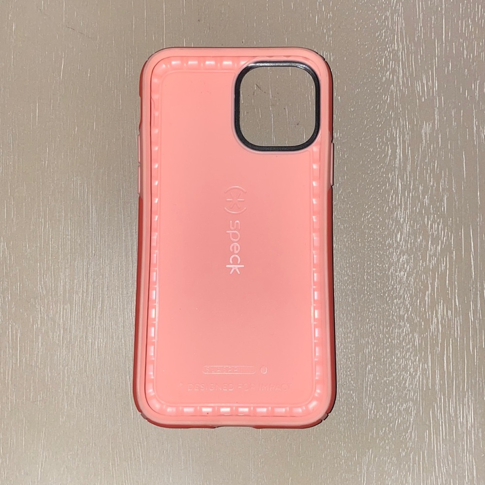 iphone 11 Pro: coral speck hard shell case